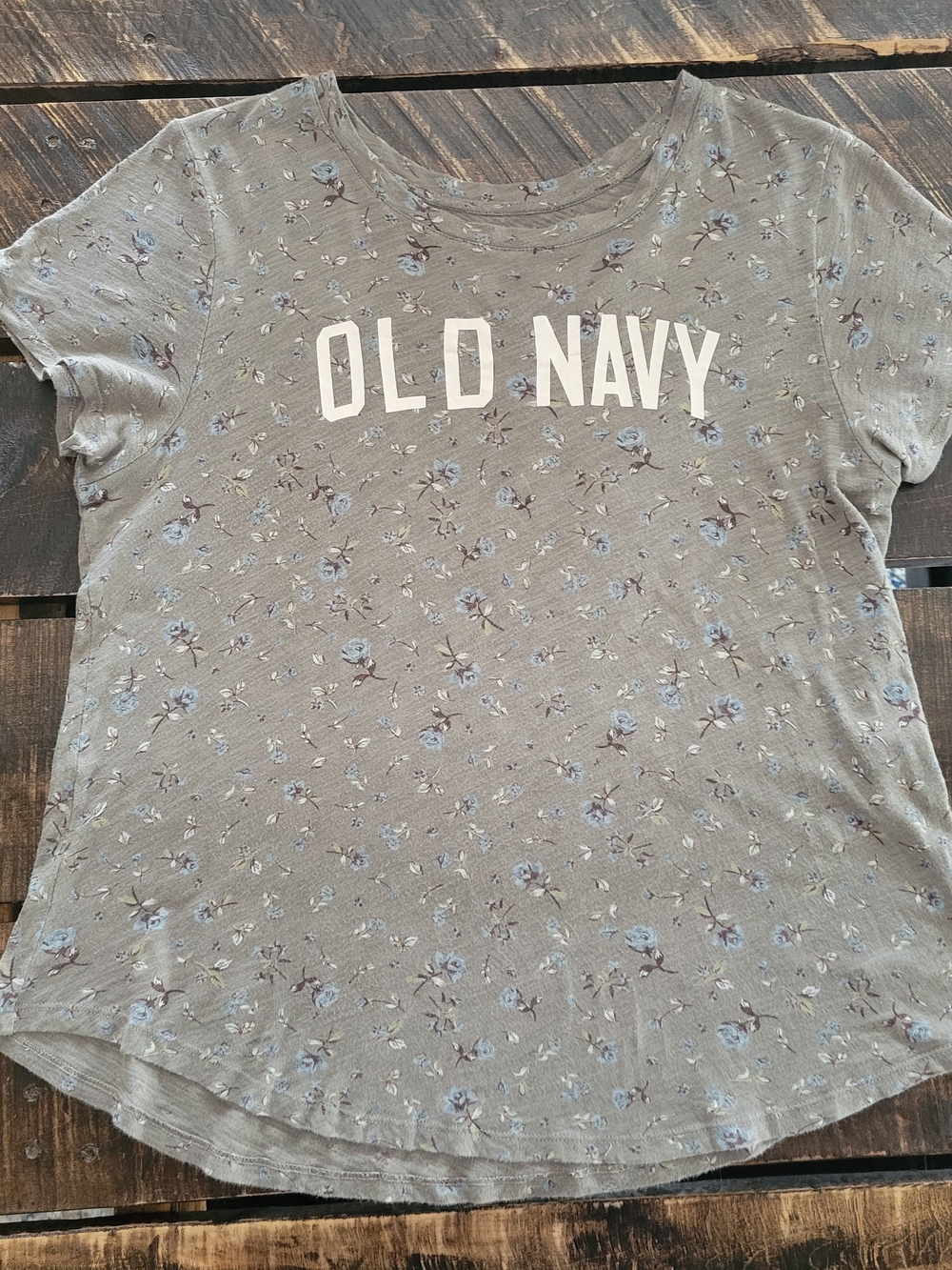Old Navy Olive Green Short-Sleeve Tee with Floral Print and White Logo Size Med